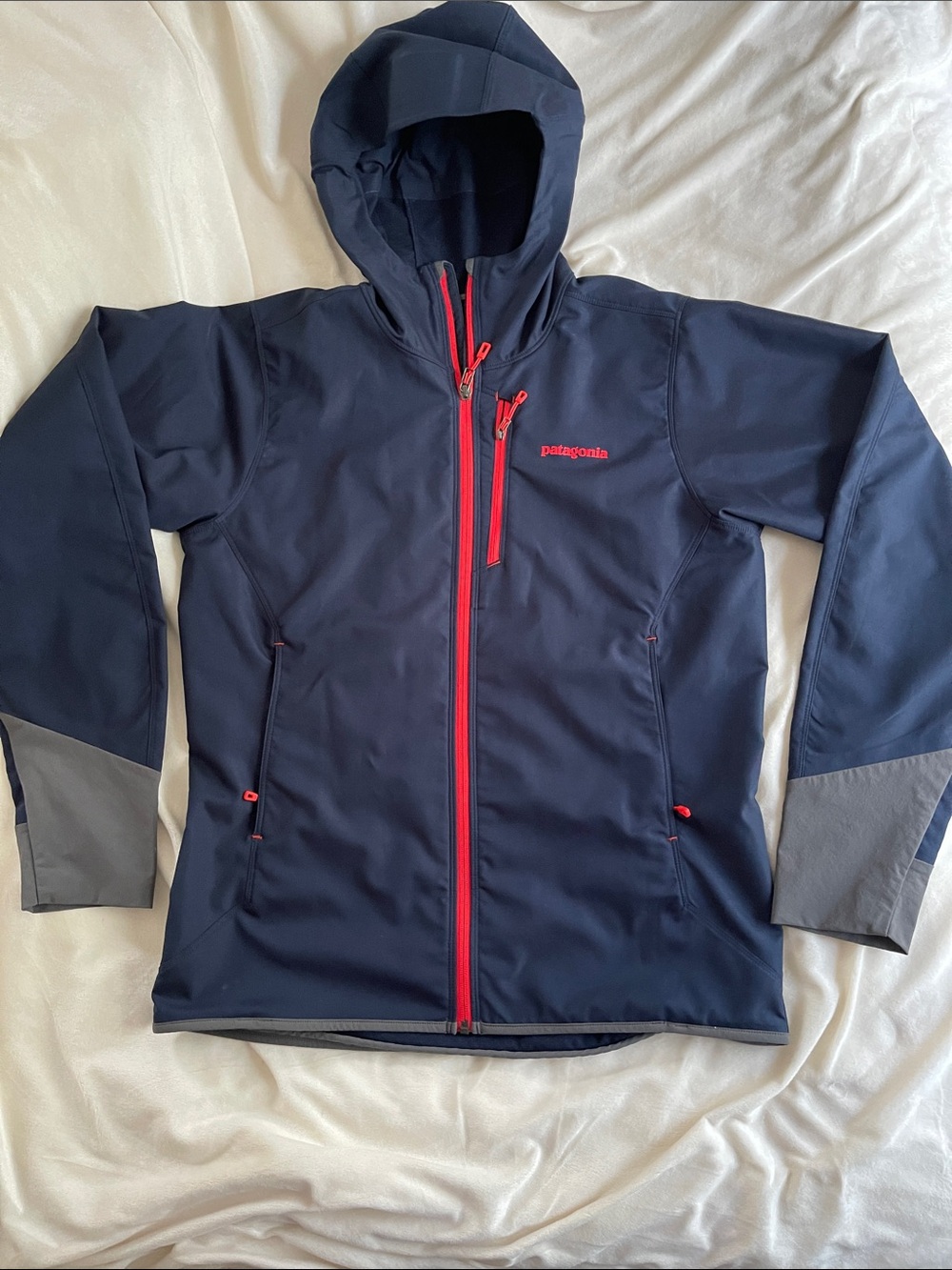 Patagonia Navy Performance Hooded Jacket Red Trim Men’s M
